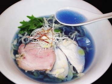 https://image.sistacafe.com/images/uploads/content_image/image/32406/1441293503-blue_ramen.jpg