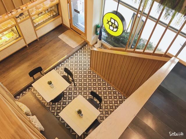 คาเฟ่ สุขุมวิท ทองหล่อ Beehive Buns Bakery บรรยากาศร้าน