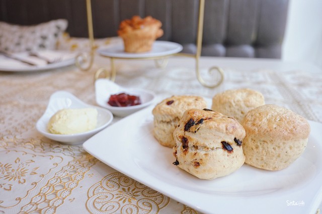 คาเฟ่ สุขุมวิท ทองหล่อ Beehive Buns Bakery Scones