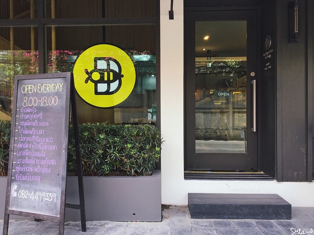 คาเฟ่ สุขุมวิท ทองหล่อ Beehive Buns Bakery ตัวผึ้ง
