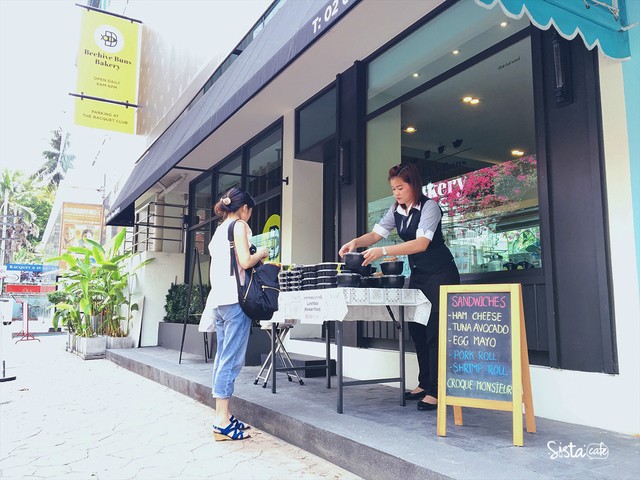 คาเฟ่ สุขุมวิท ทองหล่อ Beehive Buns Bakery ข้าวกล่อง
