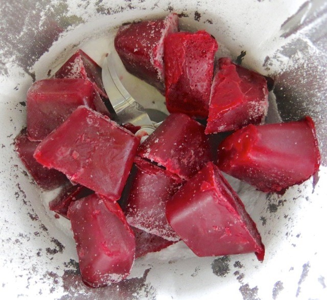 1490855311 10 seedless raspberry ice cubes in tm bowl