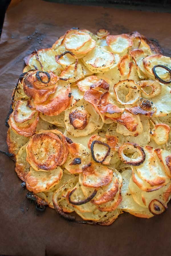 https://image.sistacafe.com/images/uploads/content_image/image/326823/1490856181-Simple-Potato-Cake-with-Onions-12.jpg
