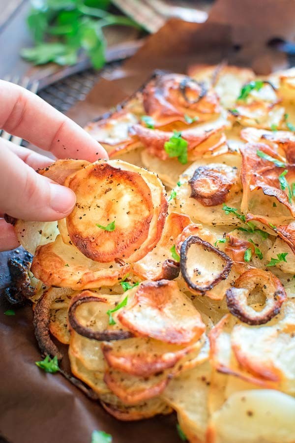 https://image.sistacafe.com/images/uploads/content_image/image/326834/1490856532-Simple-Potato-Cake-with-Onions-15.jpg