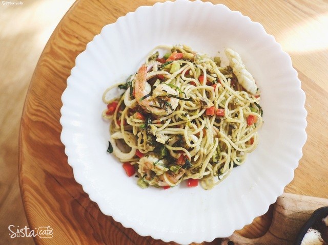 [ Dandelion Cake and Picnic คาเฟ่ย่านทองหล่อ ] เมนู Spicy Thai Salsa Seafood pasta 