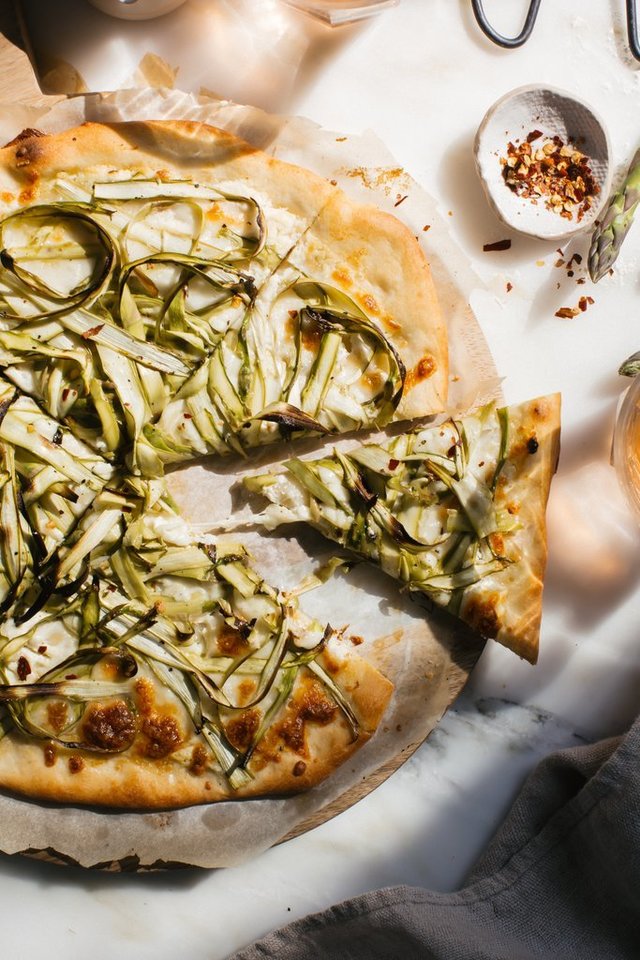 1491457328 shaved asparagus pizza