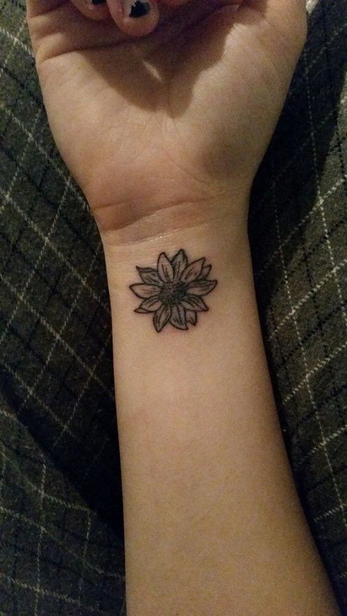 https://image.sistacafe.com/images/uploads/content_image/image/333388/1491808267-beautiful-simple-sunflower-tattoo.jpg