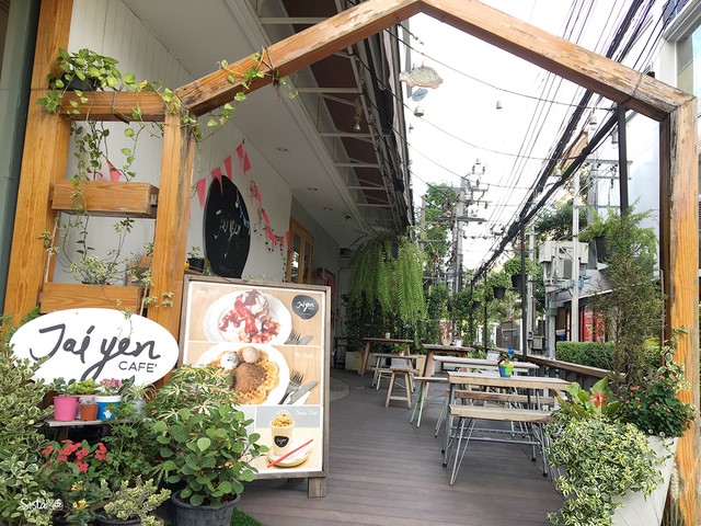 คาเฟ่ ทองหล่อ Jaiyen Cafe ร้านกาแฟ ทองหล่อ นั่งทำงาน