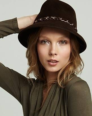 https://image.sistacafe.com/images/uploads/content_image/image/33644/1441690192-fedora_hat44.jpg