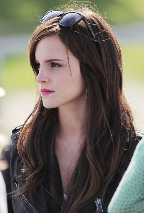 https://image.sistacafe.com/images/uploads/content_image/image/33965/1441767026-Emma-Watson-Long-Hairstyle-Easy-Hair-for-Holidays.jpg