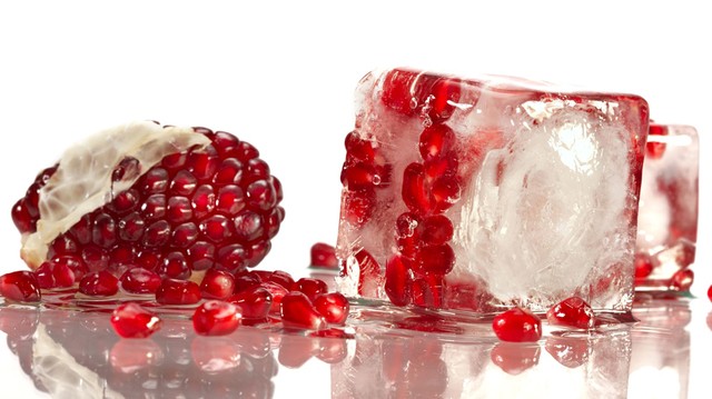 1493083413 pomegranate ice cube