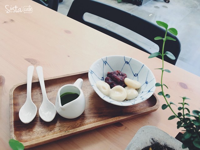 คาเฟ่ชาเขียว น่ารักๆ สุขุมวิท 39 Tealily Cafe Matcha Shiratama Dango