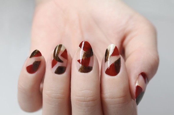 1494311111 129 modern nail art using irregular shapes and negative space
