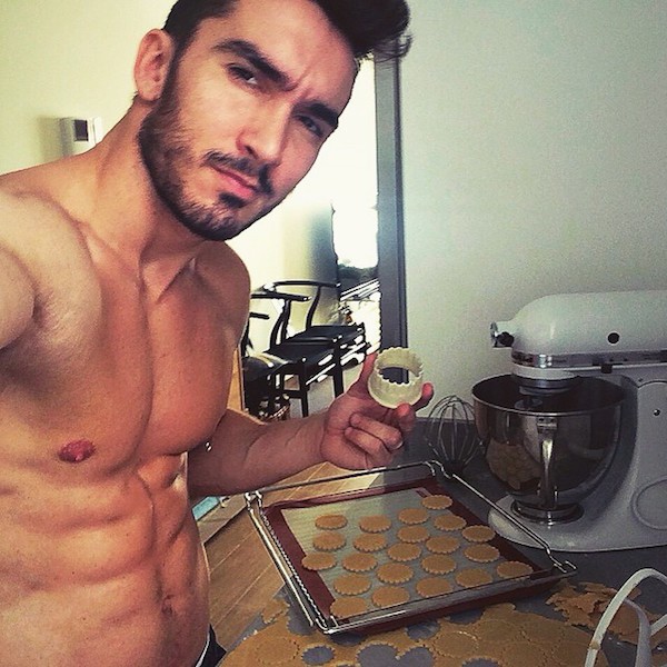 1494844111 hot guys cooking emgn17