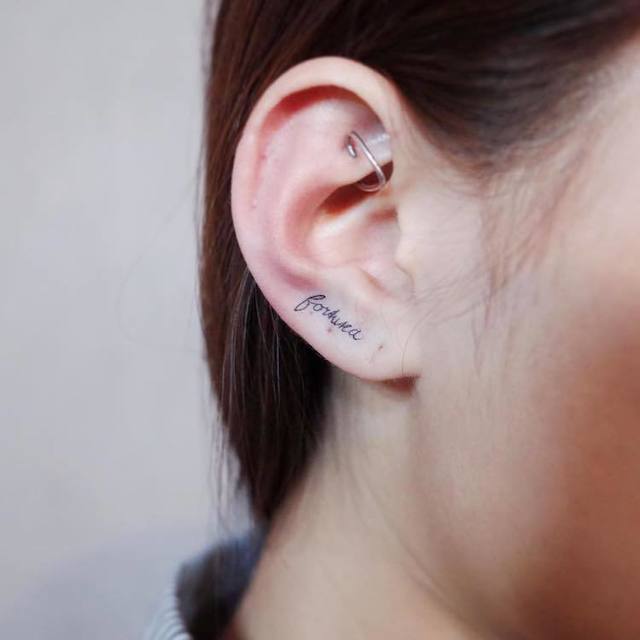 1494950596 ear tattoo 4