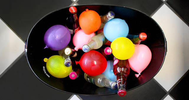 https://image.sistacafe.com/images/uploads/content_image/image/35930/1442041887-easy-diy-projects-water-balloons.jpg