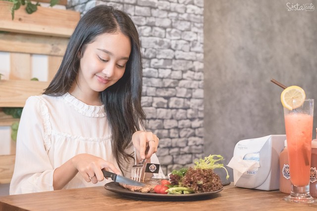 รีวิว คาเฟ่สัตว์ The Animal Cafe