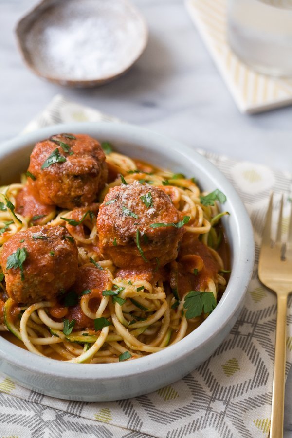 https://image.sistacafe.com/images/uploads/content_image/image/361998/1495611946-Zucchini-Noodles-Meatballs.jpg