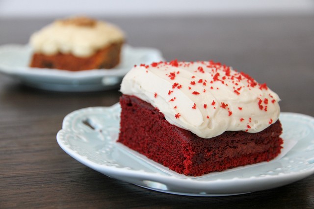 Montdao x Radi คาเฟ่ย่านทองหล่อ  : เมนู Red Velvet ( ราคา 95 บาท )