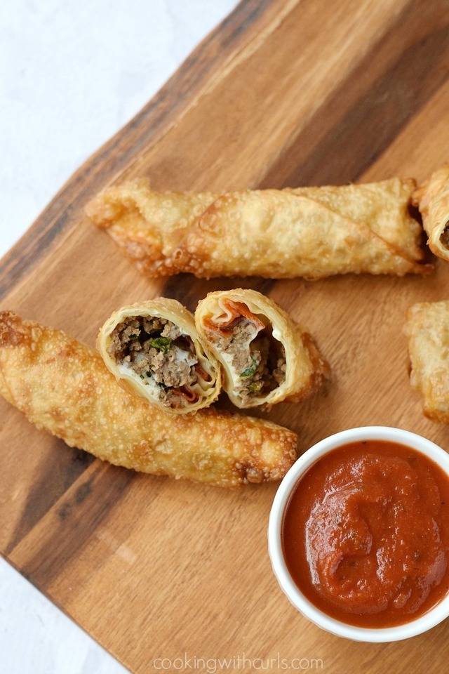 https://image.sistacafe.com/images/uploads/content_image/image/36368/1442159051-Change-up-pizza-night-with-these-fun-Meat-Lovers-Pizza-Rolls-cookingwithcurls.com_.jpg