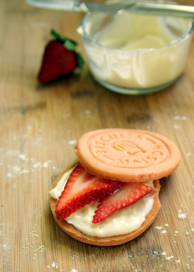 https://image.sistacafe.com/images/uploads/content_image/image/36388/1442160992-cookie-strawberries-640x895.png
