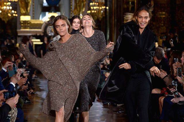 https://image.sistacafe.com/images/uploads/content_image/image/36463/1442205271-cara-delevingne-fashion-runway-gallery-stella-mccartney.jpg