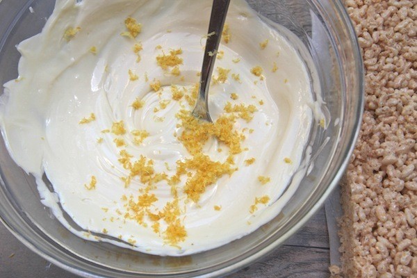 https://image.sistacafe.com/images/uploads/content_image/image/364933/1496061658-lemongingerricekrispies-048.jpg