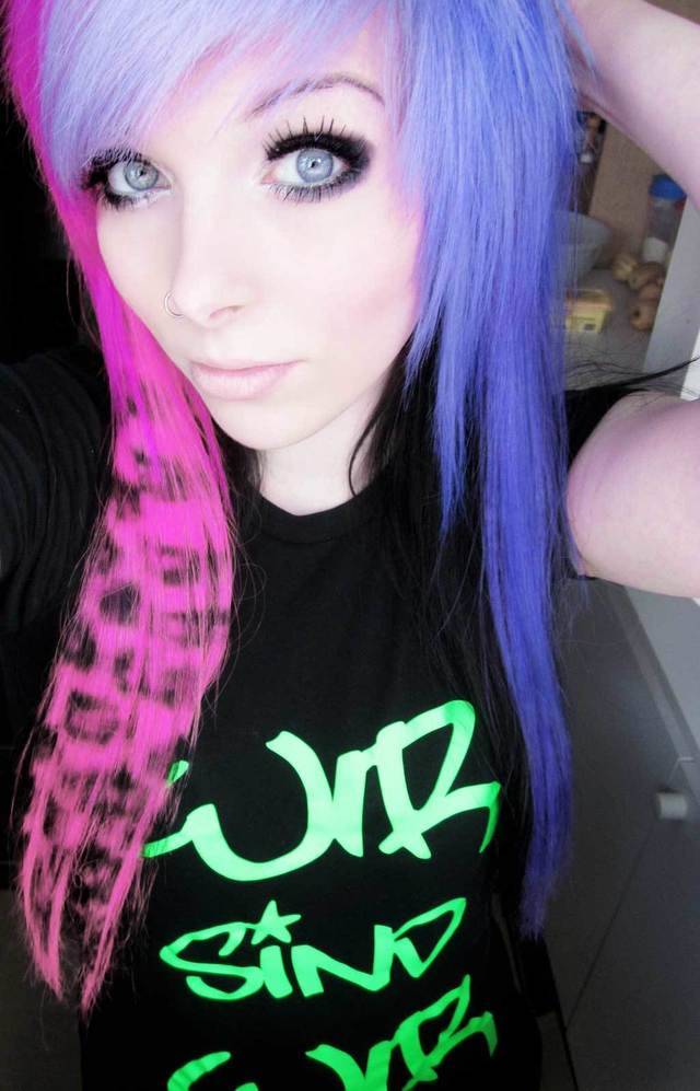 1442287816 emo girl ira vampira scene queen colorful hair purple blue pink green red black hair coontails emo 32172459 1025 1596