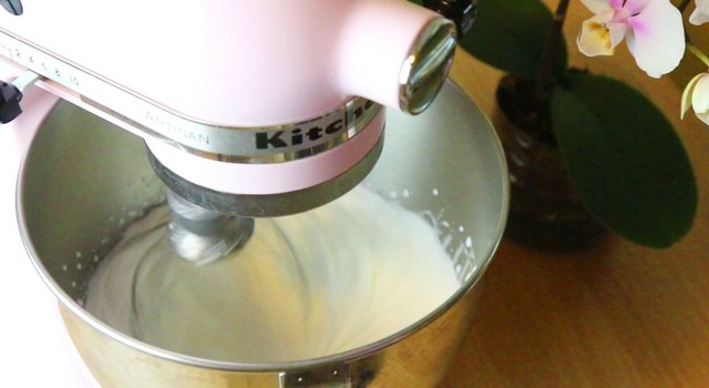 https://image.sistacafe.com/images/uploads/content_image/image/370583/1496834233-oreo-crepe-cake-recipe-eugenie-kitchen02.jpg