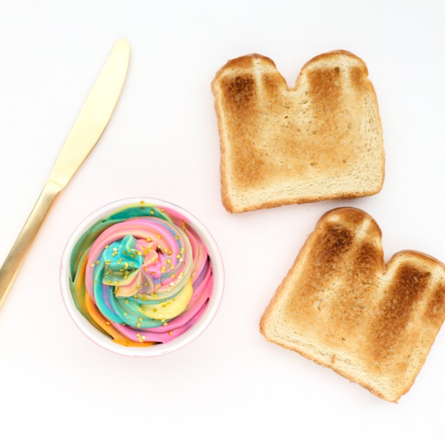 1497005428 unicorn toast 6