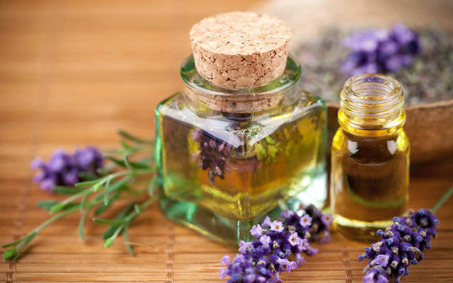 1442398788 lavender essential oils desktop wallpaper 2560x1600