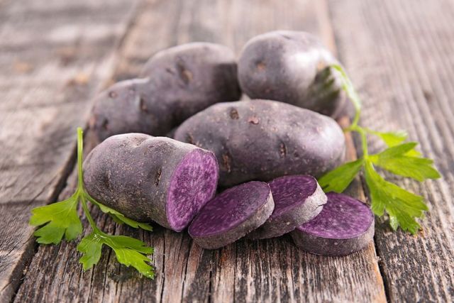 https://image.sistacafe.com/images/uploads/content_image/image/374935/1497279674-purple-potatoes.jpg.838x0_q80.jpg
