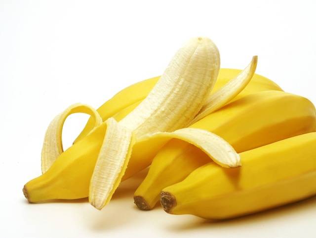 https://image.sistacafe.com/images/uploads/content_image/image/37745/1442552672-10-amazing-facts-bananas.jpg
