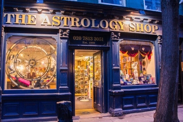 https://image.sistacafe.com/images/uploads/content_image/image/378415/1497597653-As-trology-Shop-Soho-London.jpg