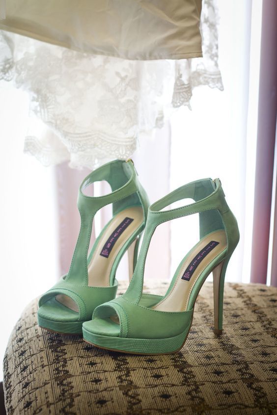 https://image.sistacafe.com/images/uploads/content_image/image/378559/1497623443-mint-wedding-shoes.jpg