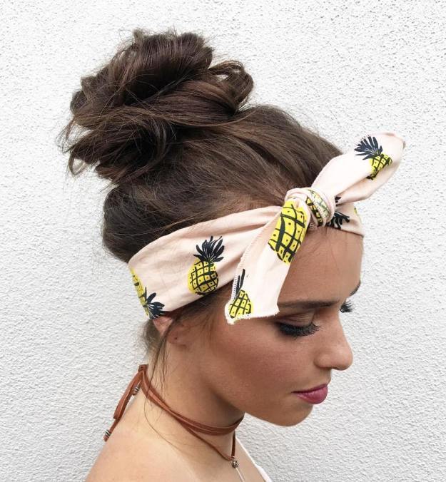 https://image.sistacafe.com/images/uploads/content_image/image/378617/1497676810-2-messy-bun-with-a-headband.jpg