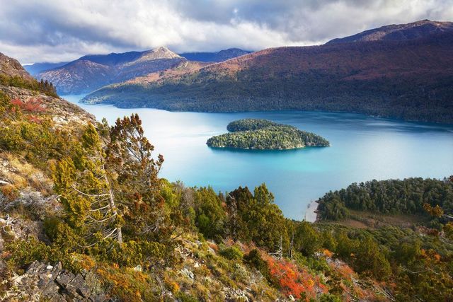 https://image.sistacafe.com/images/uploads/content_image/image/380274/1497921509-Heart-Island-Lake-Mascardi-Argentine-Patagonia.jpg.1000x0_q80_crop-smart.jpg