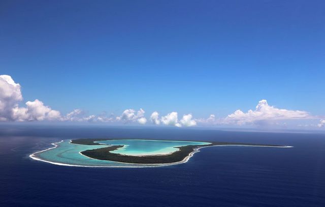 https://image.sistacafe.com/images/uploads/content_image/image/380296/1497923802-Tupai-heart-shaped-atoll.jpg.1000x0_q80_crop-smart.jpg