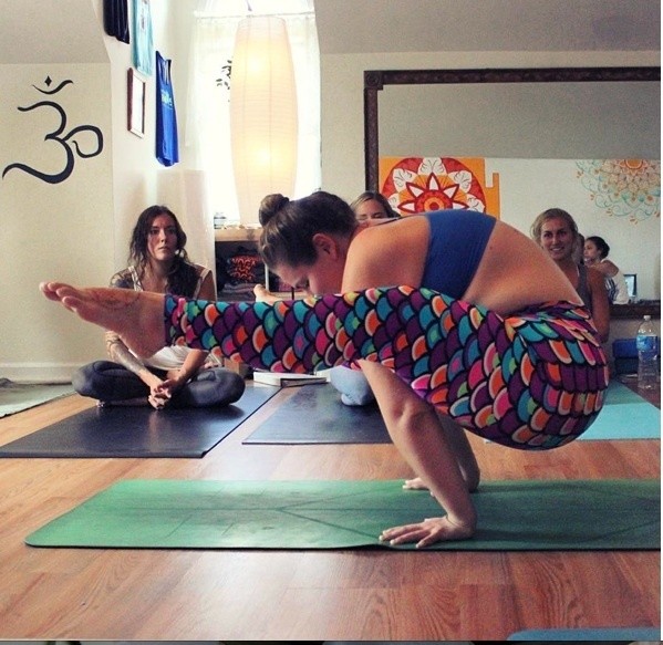 https://image.sistacafe.com/images/uploads/content_image/image/380325/1497926431-Woman-on-instagram-yoga-fat-fit-women-by-healthista.com_.jpg