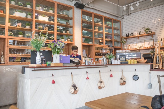 Warm Wood Cafe คาเฟ่ย่านทองหล่อ ทองหล่อซอย 10