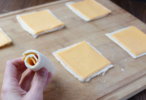 https://image.sistacafe.com/images/uploads/content_image/image/38535/1443192758-2013-05-13-grilled-cheese-roll-ups-5-580.jpg