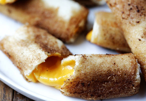 https://image.sistacafe.com/images/uploads/content_image/image/38558/1443194661-2013-05-13-grilled-cheese-roll-ups-8-580.jpg
