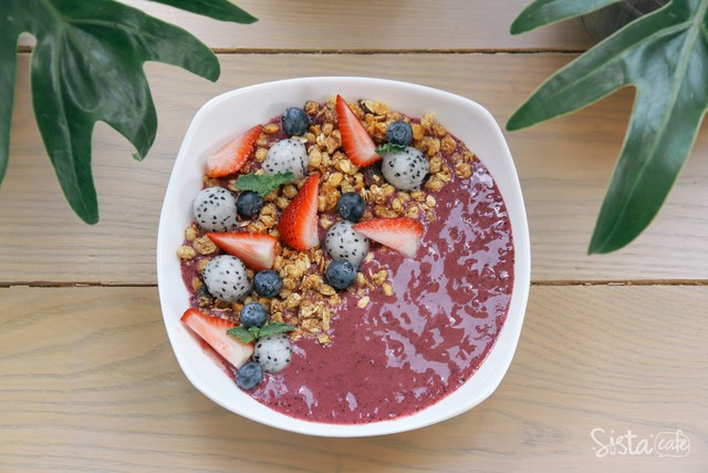 [common room x ari , ร้านกาแฟ อารีย์] Berry Yogurt Bowl Bowl with mixed seeds and nuts