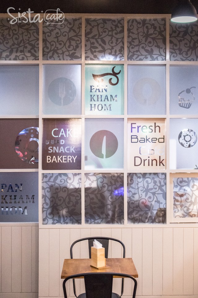 https://image.sistacafe.com/images/uploads/content_image/image/387960/1498717139-Pan_Kham_Hom_Cafe_Rama_9_%E0%B8%9B%E0%B8%B1%E0%B9%89%E0%B8%99%E0%B8%84%E0%B8%B3%E0%B8%AB%E0%B8%AD%E0%B8%A1_%E0%B8%84%E0%B8%B2%E0%B9%80%E0%B8%9F%E0%B9%88_%E0%B8%82%E0%B8%99%E0%B8%A1%E0%B9%84%E0%B8%97%E0%B8%A2_%E0%B8%9E%E0%B8%A3%E0%B8%B0%E0%B8%A3%E0%B8%B2%E0%B8%A1_9_eat_in.JPG