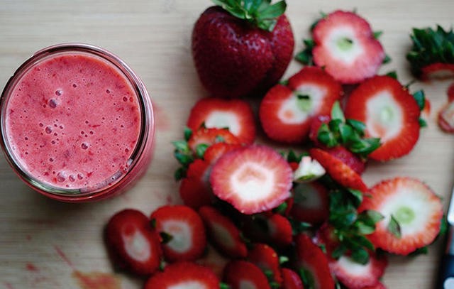 https://image.sistacafe.com/images/uploads/content_image/image/388541/1498779967-strawberrysmoothie-1000.jpg