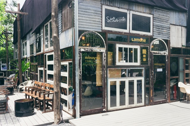 ร้าน One Ounce For Onion คาเฟ่ ร้านกาแฟ ร้านอาหาร ร้านหนังสือ ช่างชุ่ย