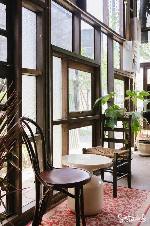 ร้าน One Ounce For Onion คาเฟ่ ร้านกาแฟ ร้านอาหาร ร้านหนังสือ ช่างชุ่ย