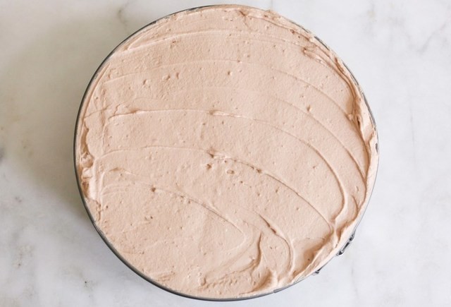 https://image.sistacafe.com/images/uploads/content_image/image/390288/1499090675-5-Ingredient-Chocolate-Chip-Cookie-Nutella-Icebox-Cake-step-6.jpg