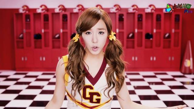 https://image.sistacafe.com/images/uploads/content_image/image/39036/1442899749-HD-Tiffany-SNSD-Wallpaper.jpg