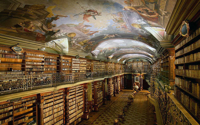 https://image.sistacafe.com/images/uploads/content_image/image/39093/1442914685-the-klementinum-national-library-czech-republic-2.jpg